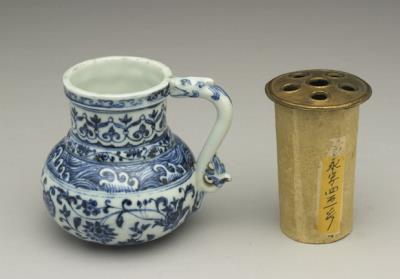 图片[2]-Tankard with dragon-shaped handle and flowers design in underglaze blue, Ming dynasty, Yongle reign (1403-1424)-China Archive